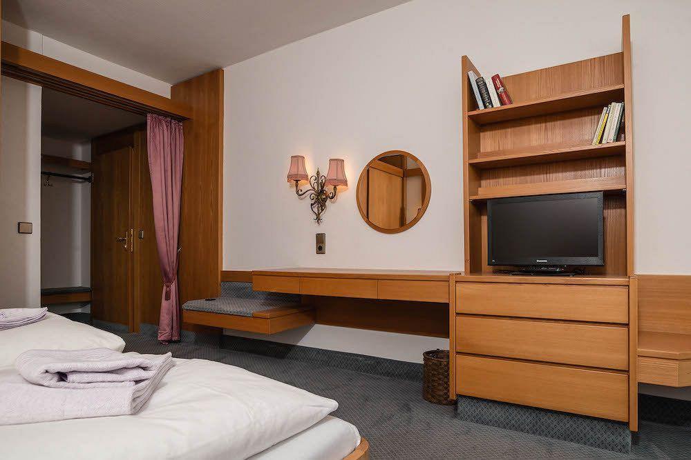 Kronen Hotel バート・リーベンツェル エクステリア 写真