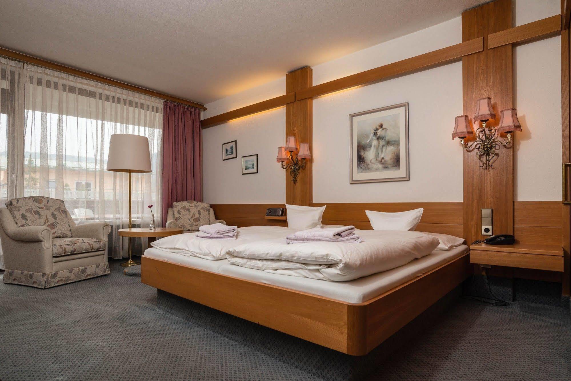 Kronen Hotel バート・リーベンツェル エクステリア 写真